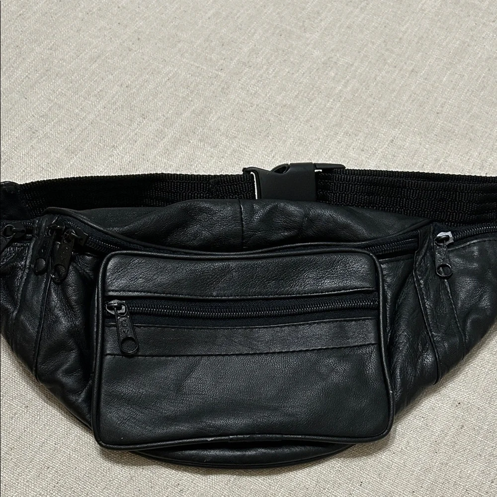 Vintage Fanny Pack Black Leather Waist Crossbody Y2K 90’s Travel - Picture 11 of 11